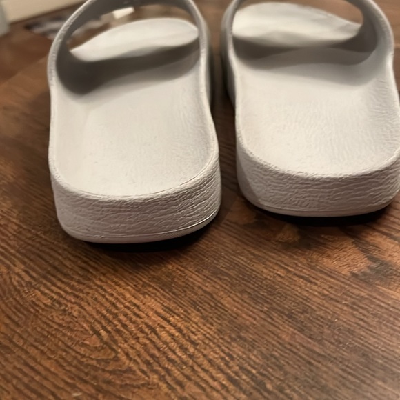 Women's Adidas  Slides sandal Size 9 - Picture 2 of 6